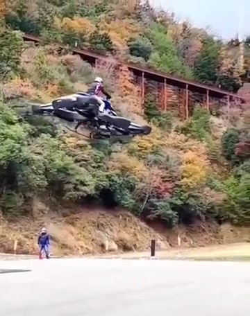  La LMV496 de Lazareth, la primera moto voladora del mundo 🏍🚁
