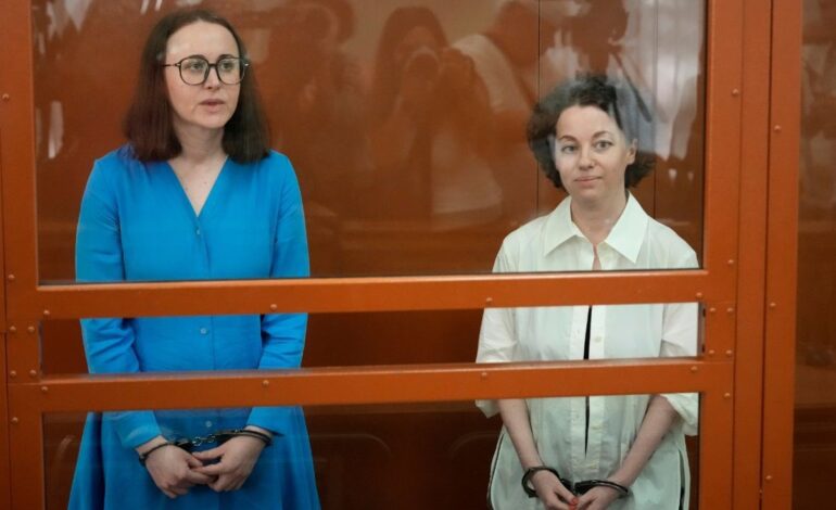 Corte rusa culpa de terrorismo a dramaturga y directora de teatro