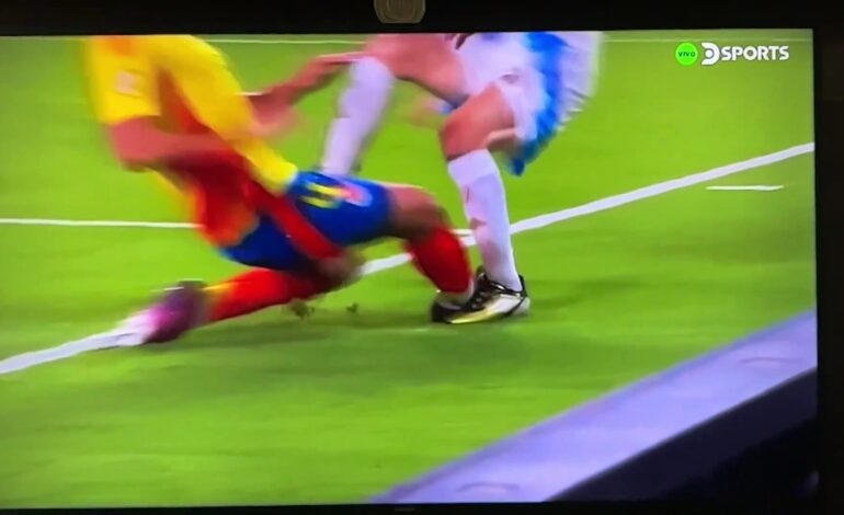 La lesión de Messi en cámara lenta.