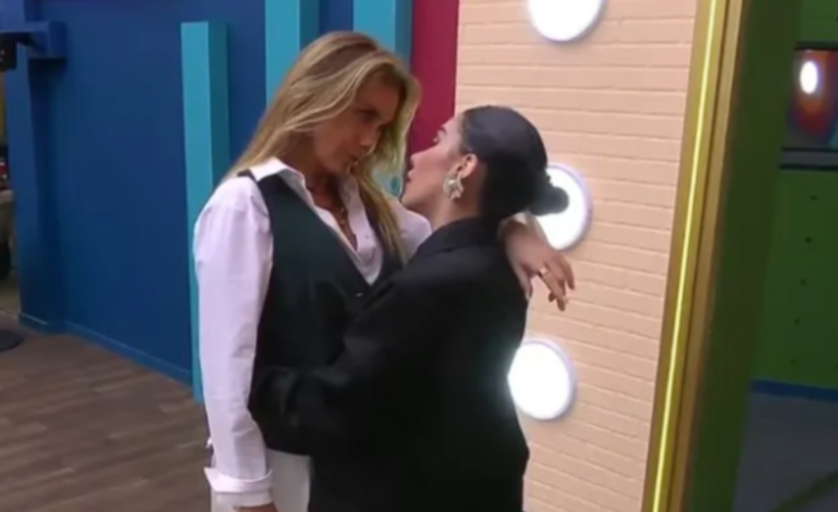  Karime y Sabine Moussier protagonizan beso en La Casa de los Famosos México