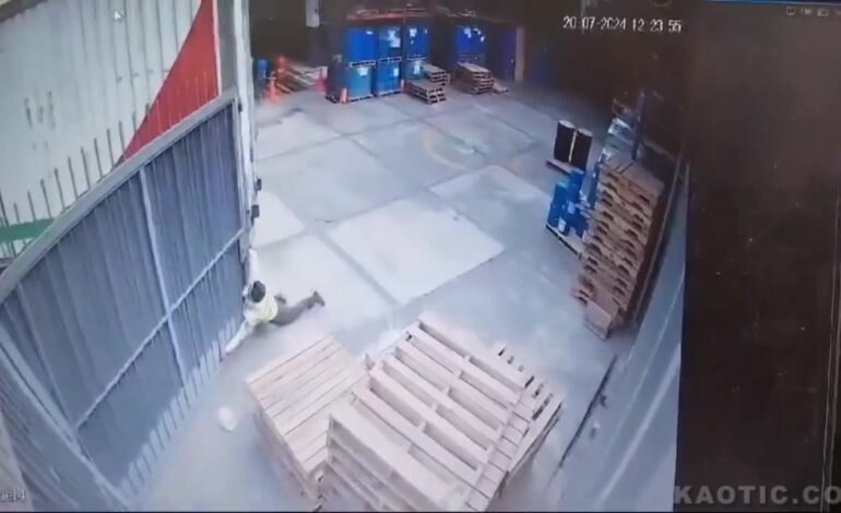  Un hombre PERDIÓ MITAD DEL BRAZO luego de que por una distracción