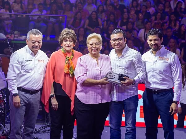 Reconoce Félix Arratia labor docente con ‘A la Orden pa’ los profes’