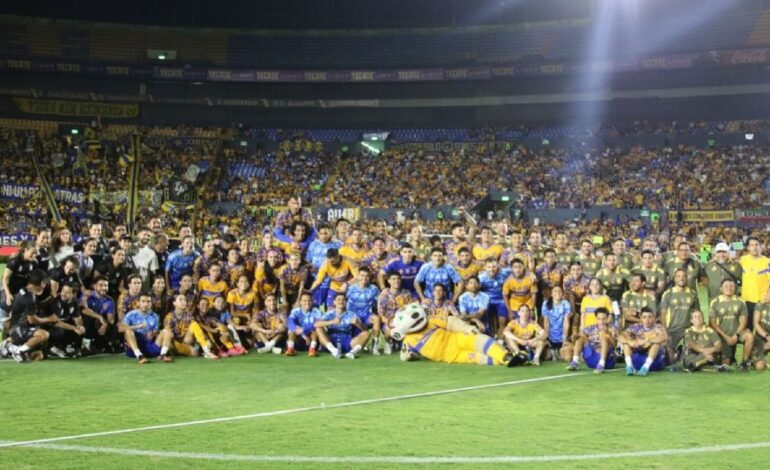 Más de 13 mil aficionados disfrutan de la ‘cascarita’ de Tigres y Tigres Femenil