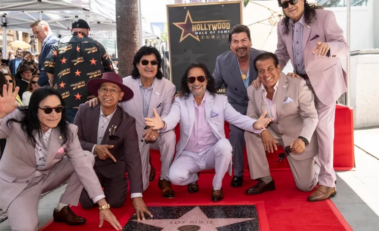 Los Bukis reciben su estrella en el Paseo de la Fama de Hollywood
