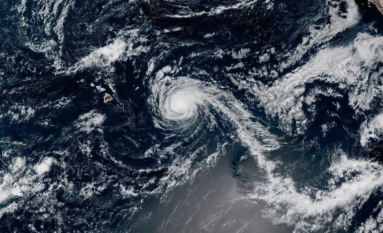 Kiko se debilita a tormenta tropical; aún podría ser peligroso