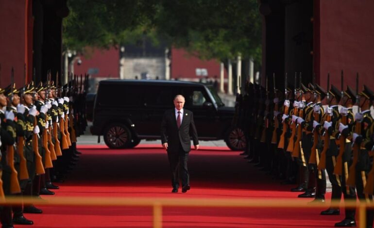 Rusia seguirá la vía militar si fracasa la paz en Ucrania: Putin