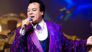 ¿Revivió? Captan al ‘clon’ de Juan Gabriel en París