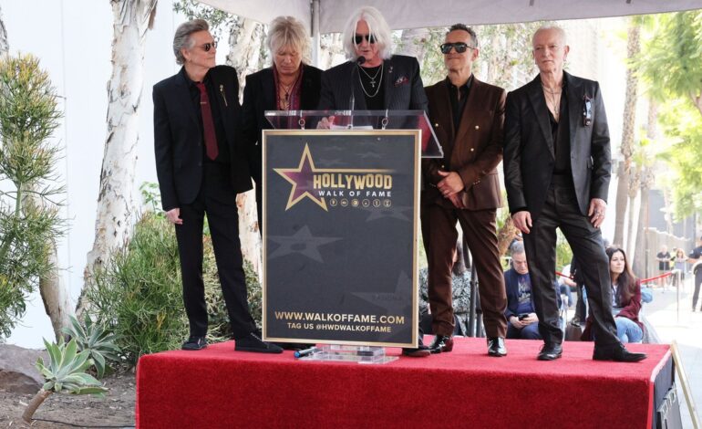 Def Leppard recibe su estrella en el Paseo de la Fama