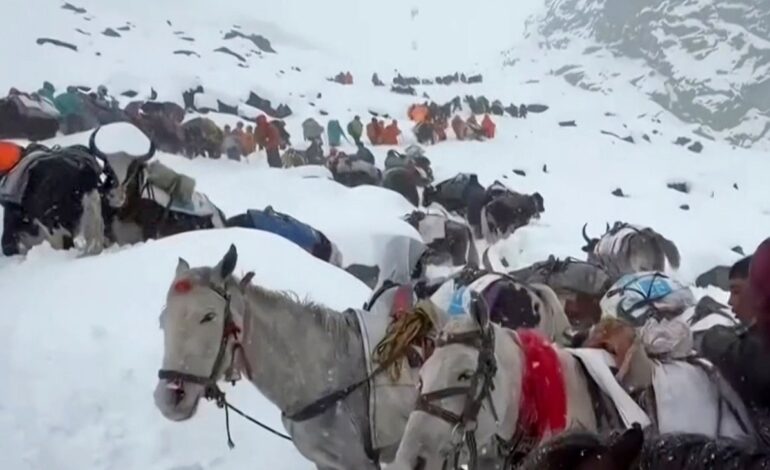 Rescatan a 900 excursionistas del Everest tras tormenta de nieve
