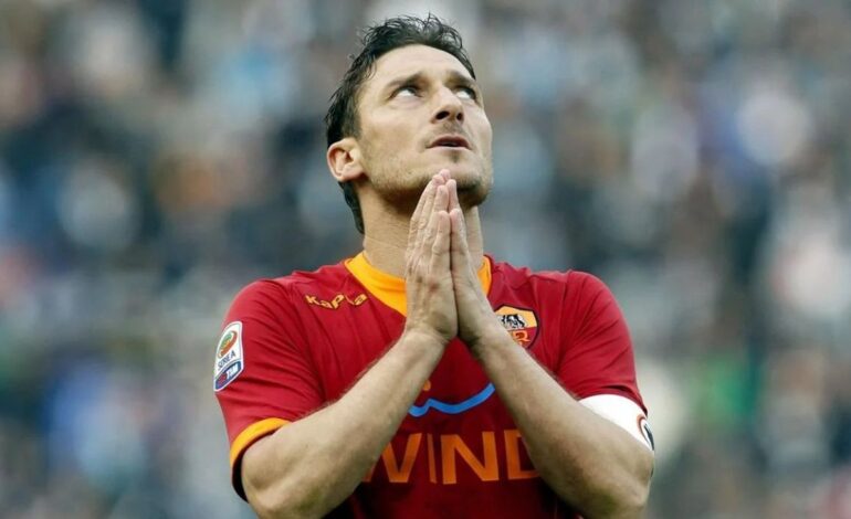 Enfrenta Totti posible juicio por denuncia de abandono infantil