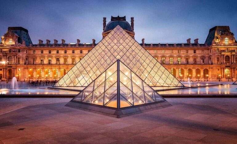 Refuerza Museo del Louvre seguridad tras robo millonario
