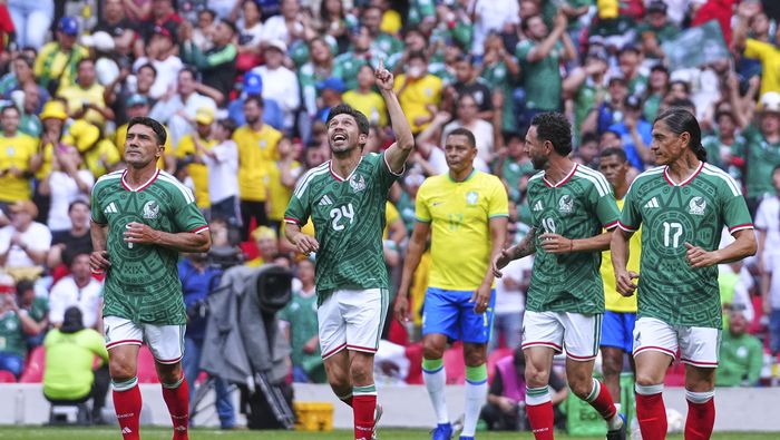 México vence a Brasil en partido de leyendas con doblete de Oribe