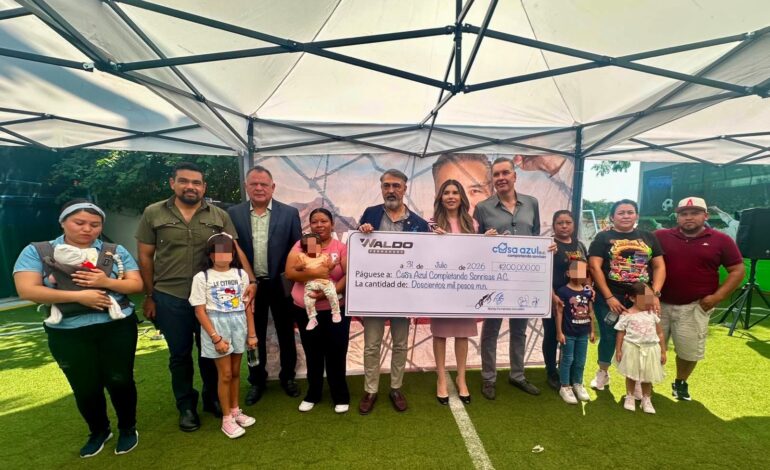  Waldo Fernández entrega donativo de 200 mil pesos a Fundación Casa Azul