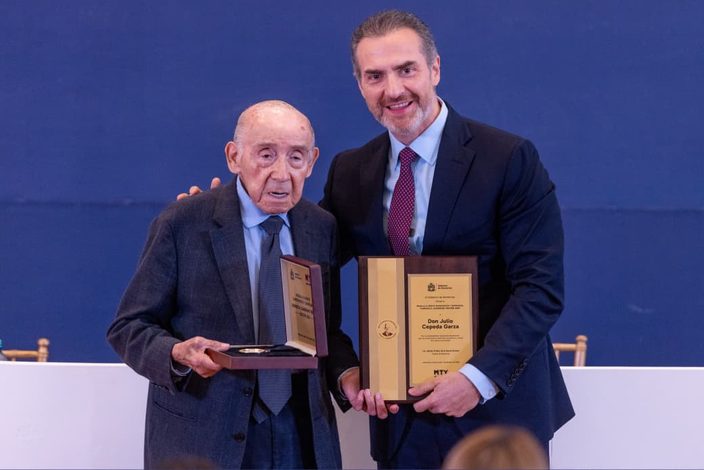  Julio Cepeda es reconocido por gobierno de Monterrey