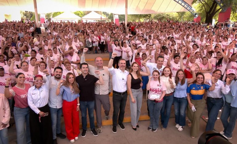  Reciben 2 mil mujeres apoyo de Tarjeta Regia Plus en el Parque España