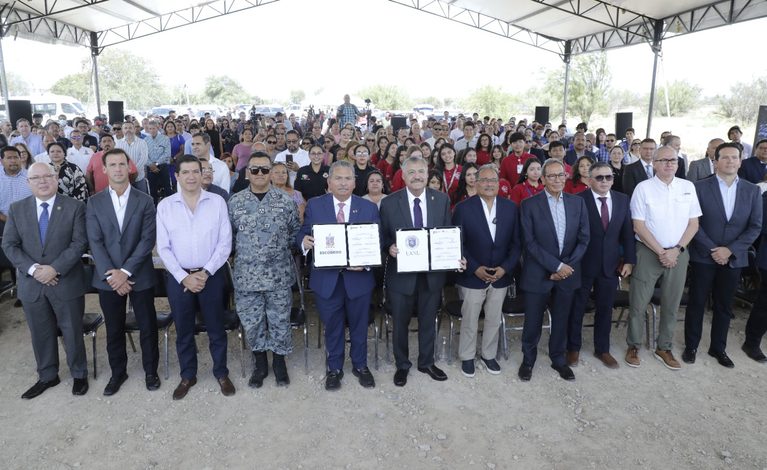  OTORGA ESCOBEDO PREDIO A UANL PARA