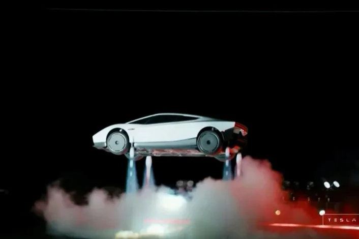 Elon Musk sorprende con el Tesla Roadster y sus maniobras aéreas