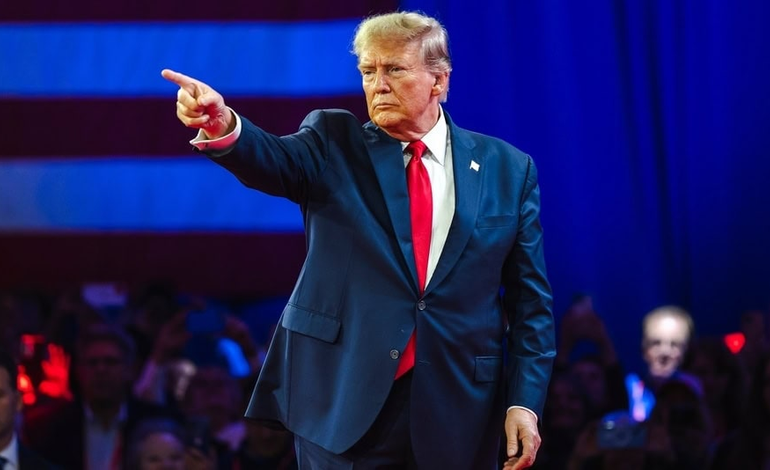  Trump hace estrategias para las elecciones intermedias de EUA.